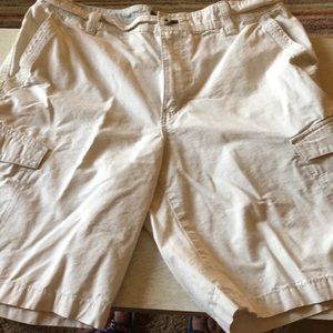 GH Bass company men’s cargo shorts 34W/10L